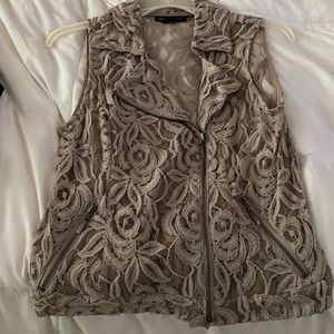 Taupe lace top with zipper in good condition
